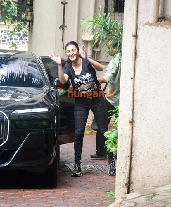 Photo: Shruti Haasan snapped in Bandra | Parties & Events