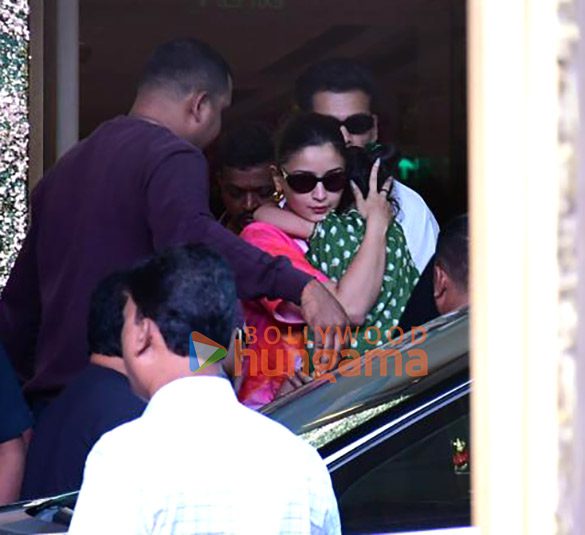 Photos: Alia Bhatt, Ranbir Kapoor, Kareena Kapoor Khan, Saif Ali Khan and Karan Johar snapped at Kalina airport | Parties & Events